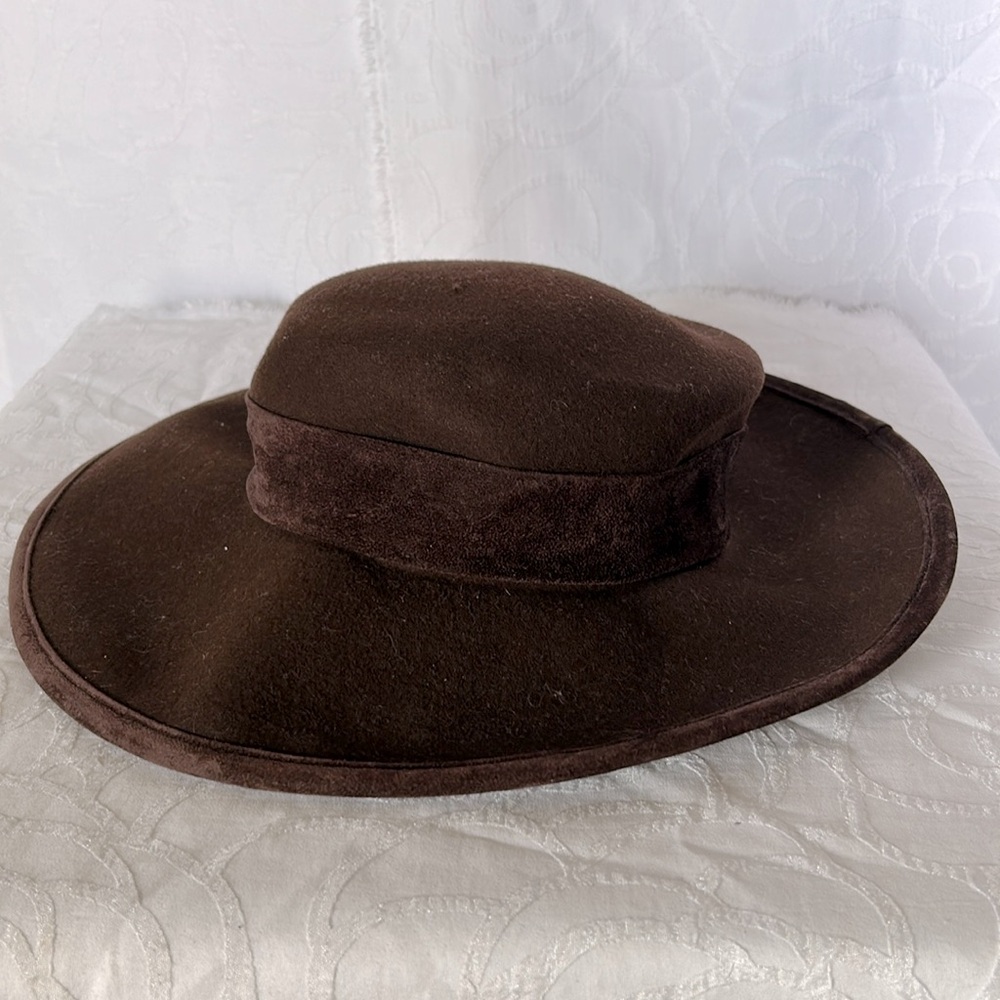 LORD & TAYLOR rich dark brown 100% wool women’s hat. Made in Italy.